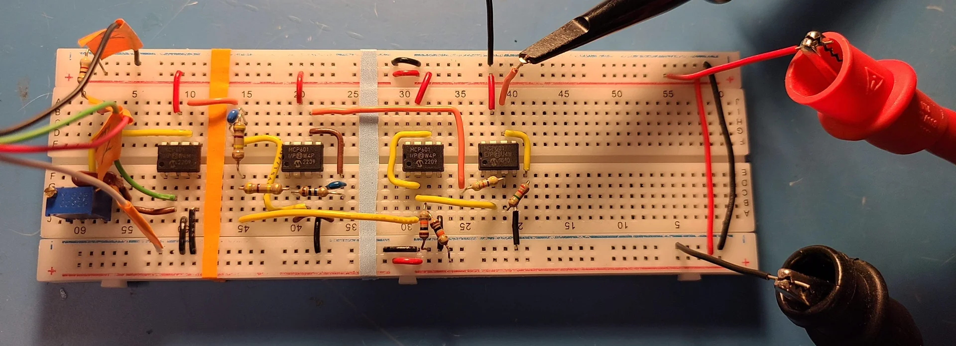 Comparator breadboard layout
